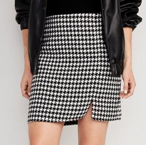Old Navy High-Waisted Mini Skirt Black and White Houndstooth Size S